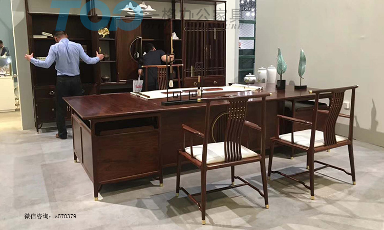 實木大班台.jpg 實木大班台.jpg