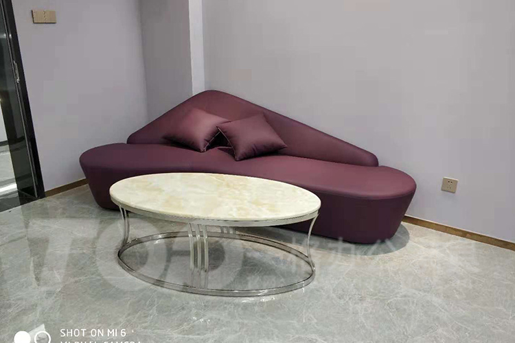 紅色異性沙發.jpg 紅色異性(xìng)沙發.jpg