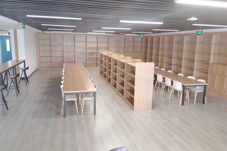 閱圖桌.jpg 閱圖桌.jpg