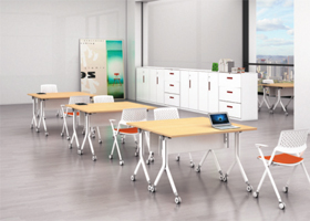 原木色折疊培（péi）訓桌椅