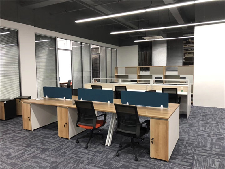 辦公配套（tào）桌椅