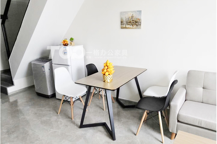 餐桌.jpg 餐桌(zhuō).jpg