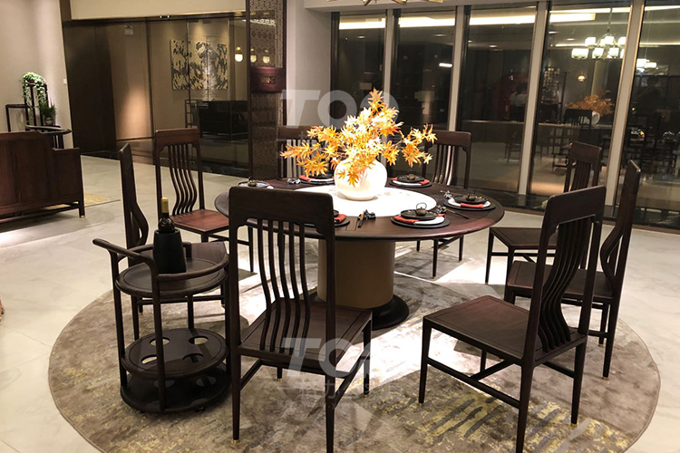 1.8m純實木餐桌椅.jpg 1.8m純實木餐桌(zhuō)椅.jpg