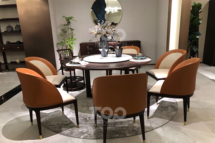 實木餐桌真皮餐椅.jpg 實木餐桌真皮餐椅.jpg