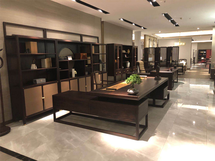 老板（bǎn）辦公桌椅