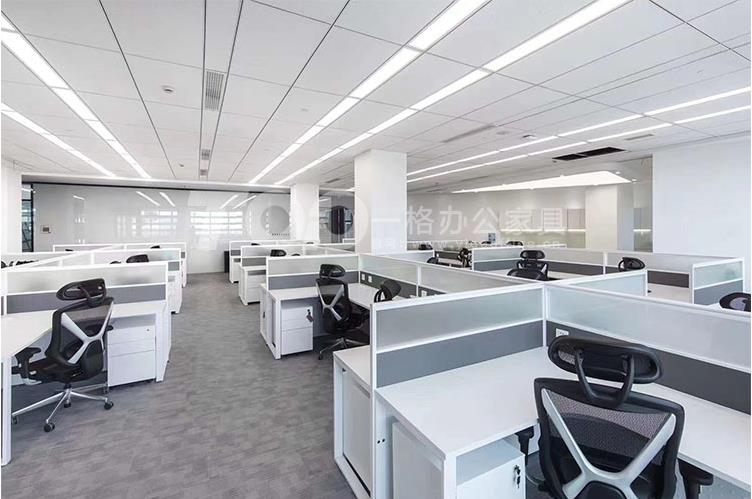 高屏（píng）風卡位