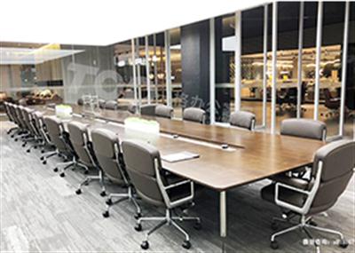 10米會議桌（zhuō）約能容（róng）納22人